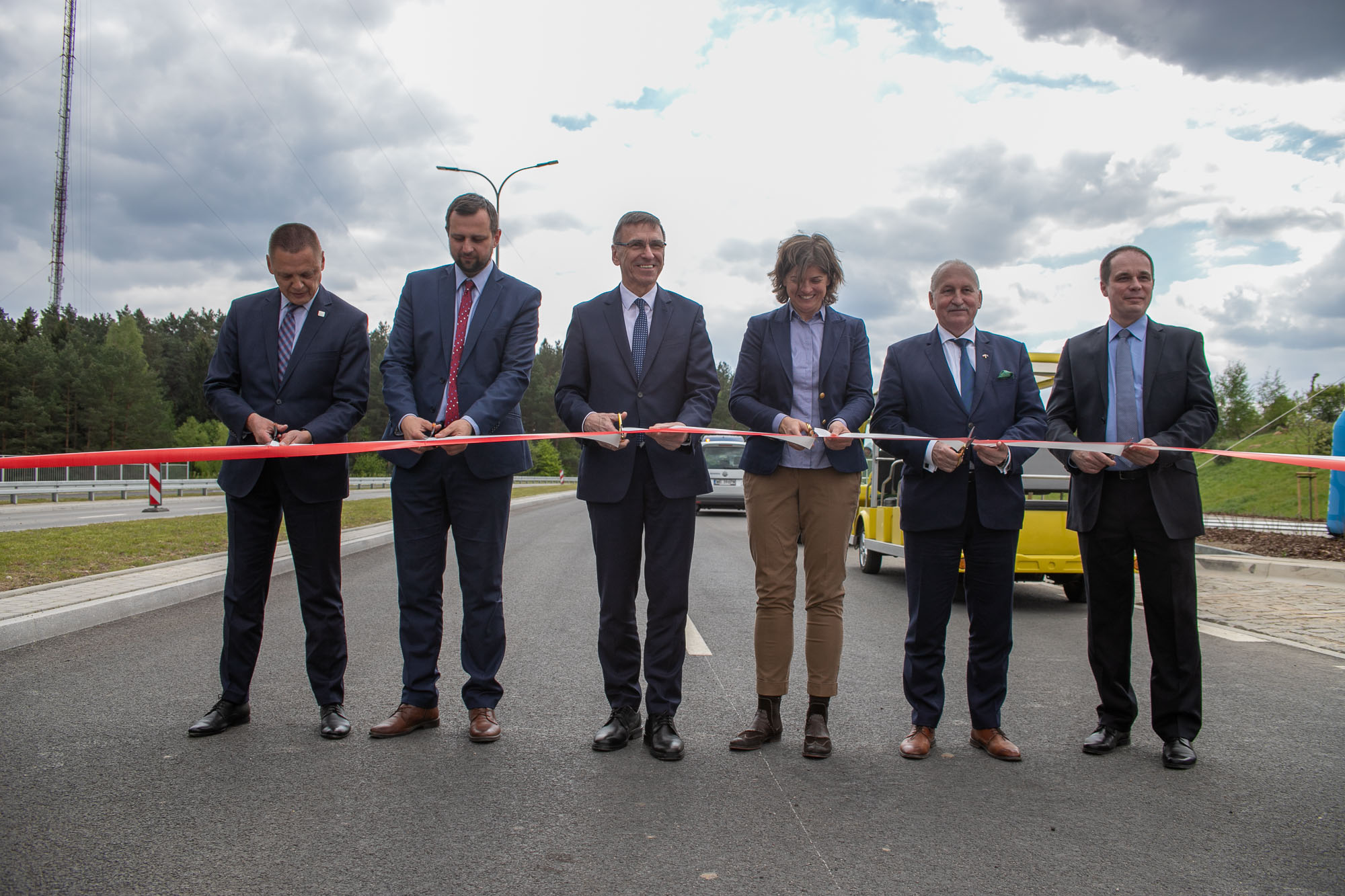 Przecięcie wstęgi na drodze nr AAA