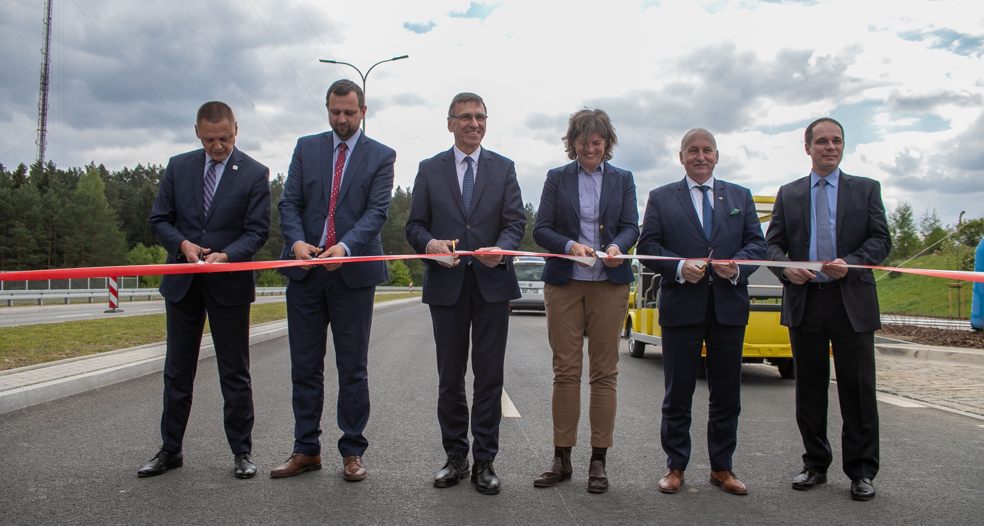 Przecięcie wstęgi na drodze nr AAA