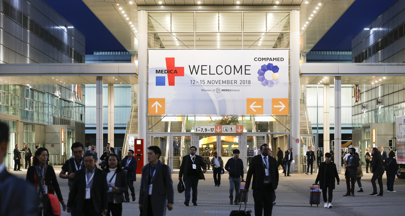 Fot. Messe Du00fcsseldorf/ctillmann. Ou015bwietlone weju015bcie na targi MEDICA 2018 nad...