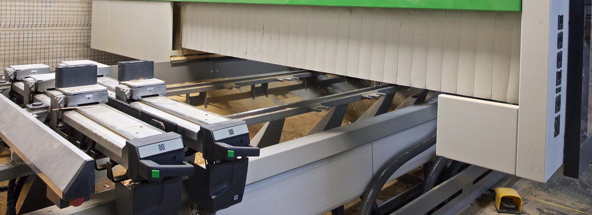 Widok drewnianej umywalki łazienkowej