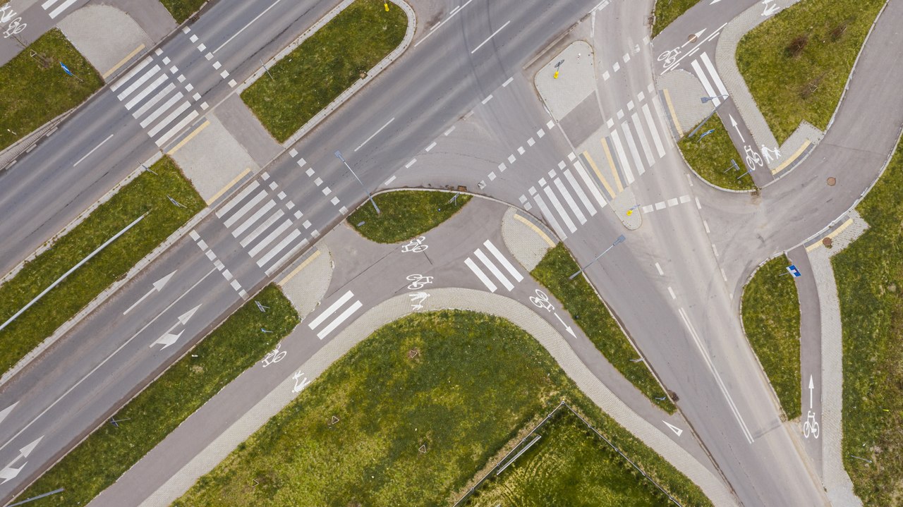 Widok z lotu ptaka na drogi