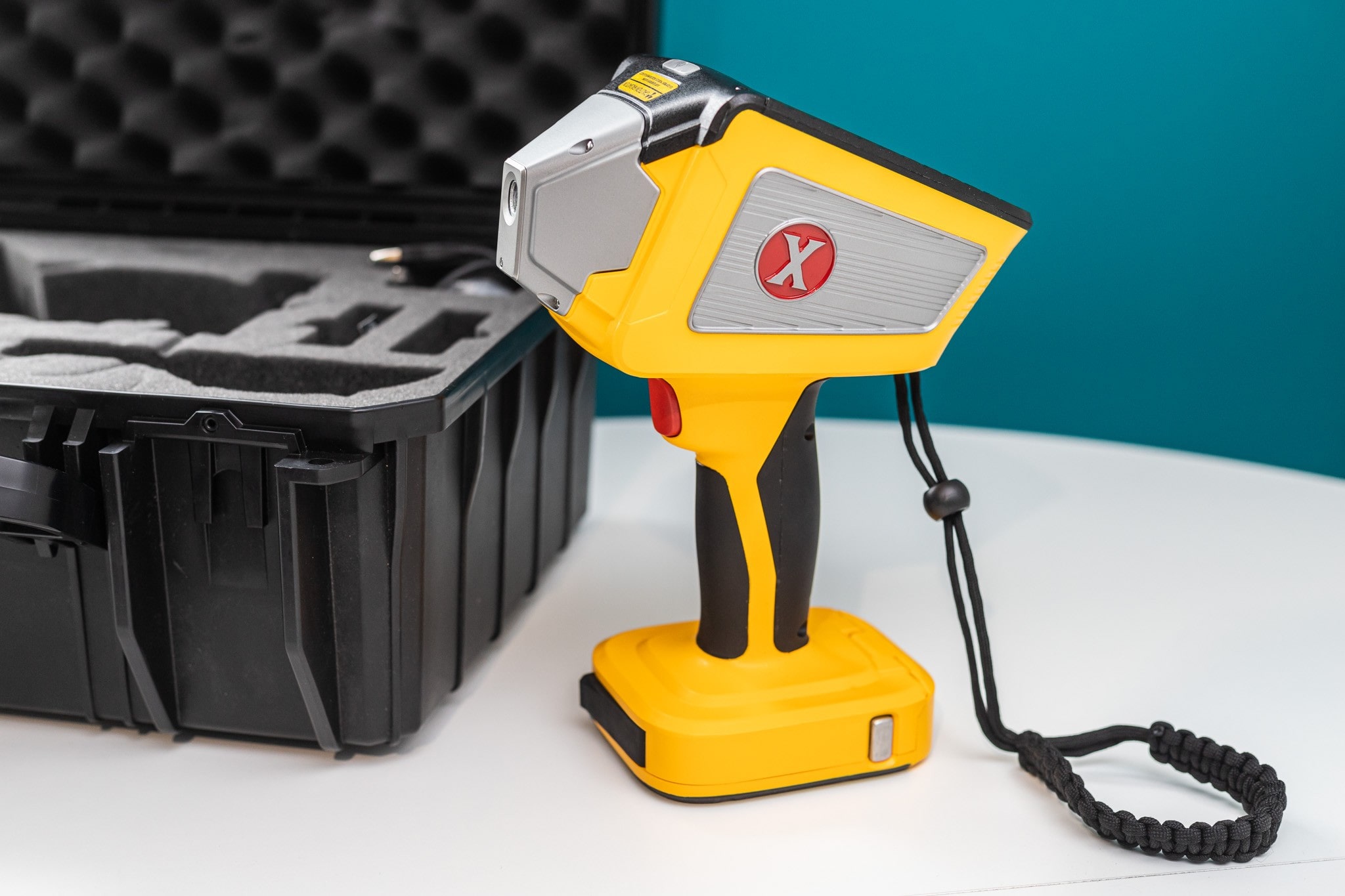 Ż&oacute;łte urządzenie