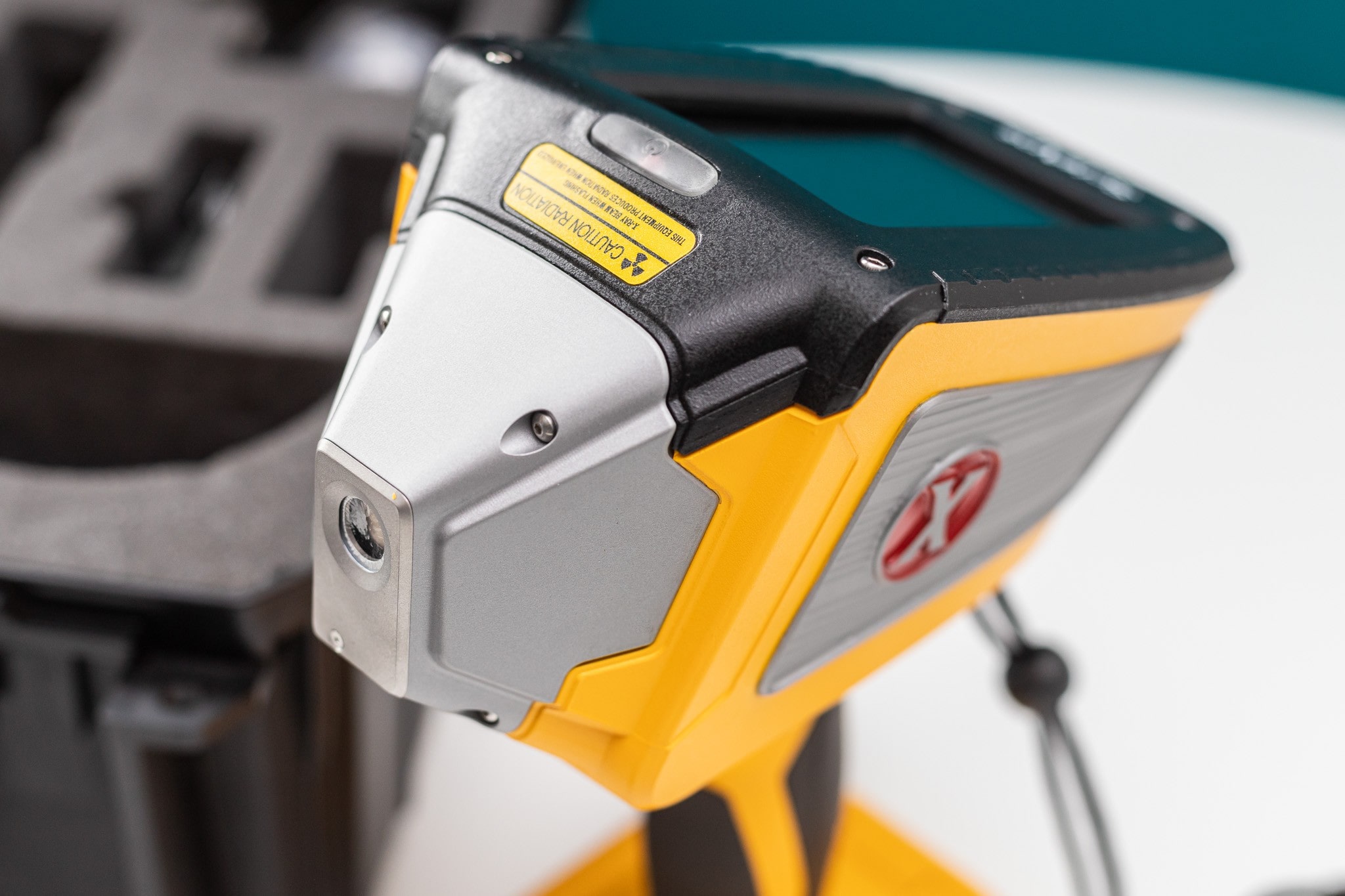 Żółte urządzenie