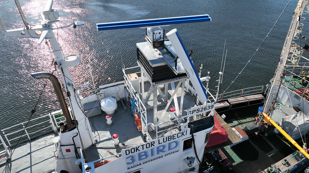  Radar ornitologiczny zamontowany na statku; Ornitological radar installed on a ship
